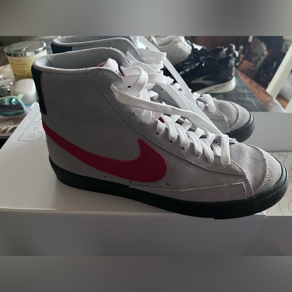 Nike custom youth 6 blazer mid- worn once!